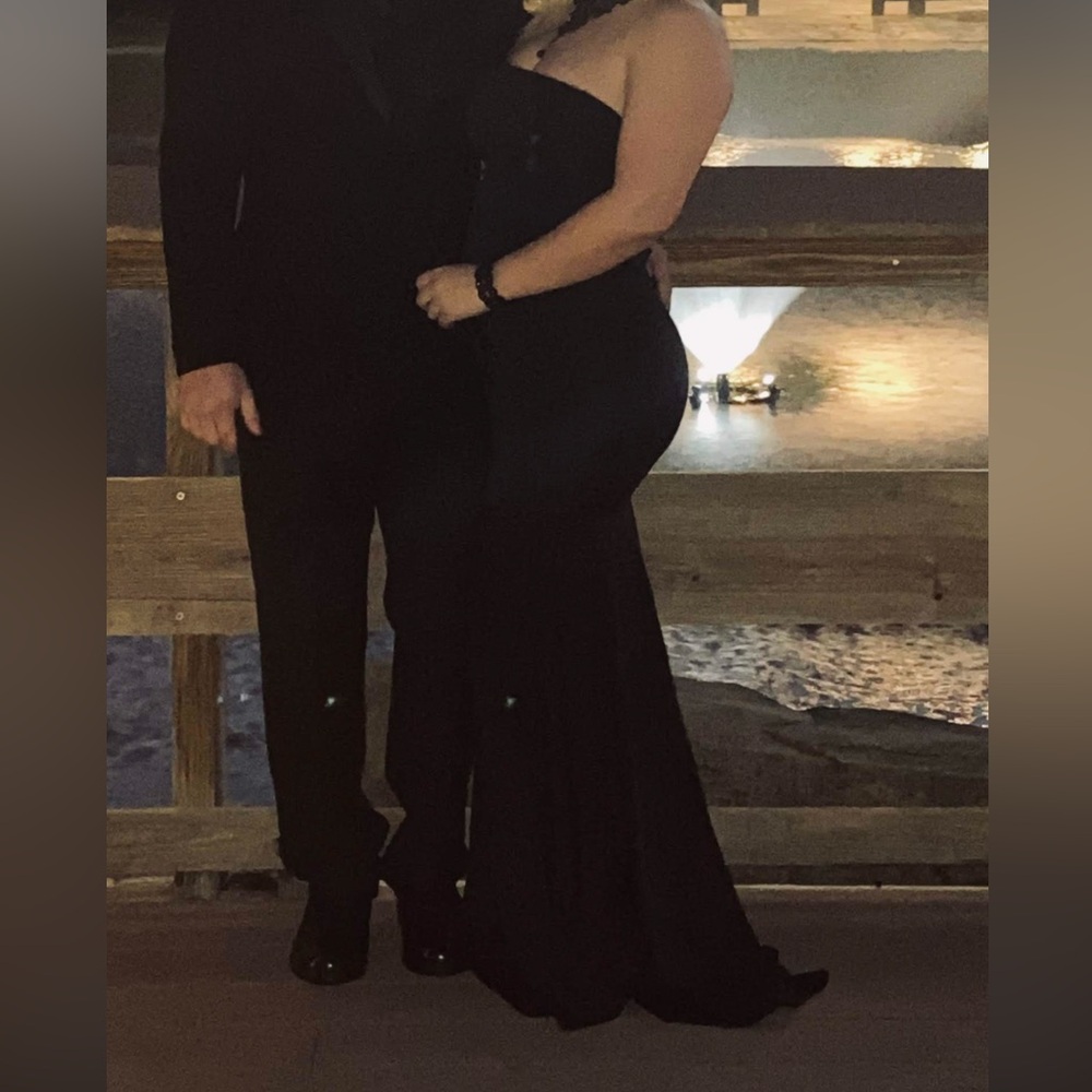 Elegant Black Formal Gown - Picture 3 of 3